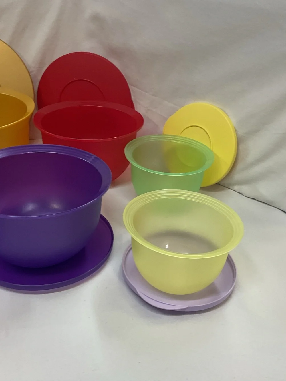 Tupperware Bundle Set (8 total) 1x 4.3l, 1x 2.5l, 3x 1.3l, 3x 350ml‎ Stackable